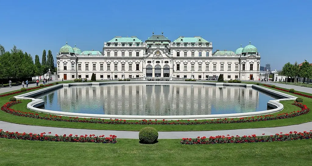 Luxury private transfer service from Vienna