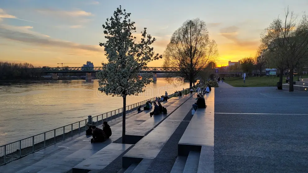 Danube Promenade – Panoramic View